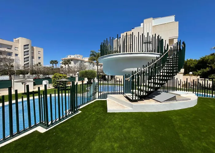 Large Relaxed Terrace, Golf Views