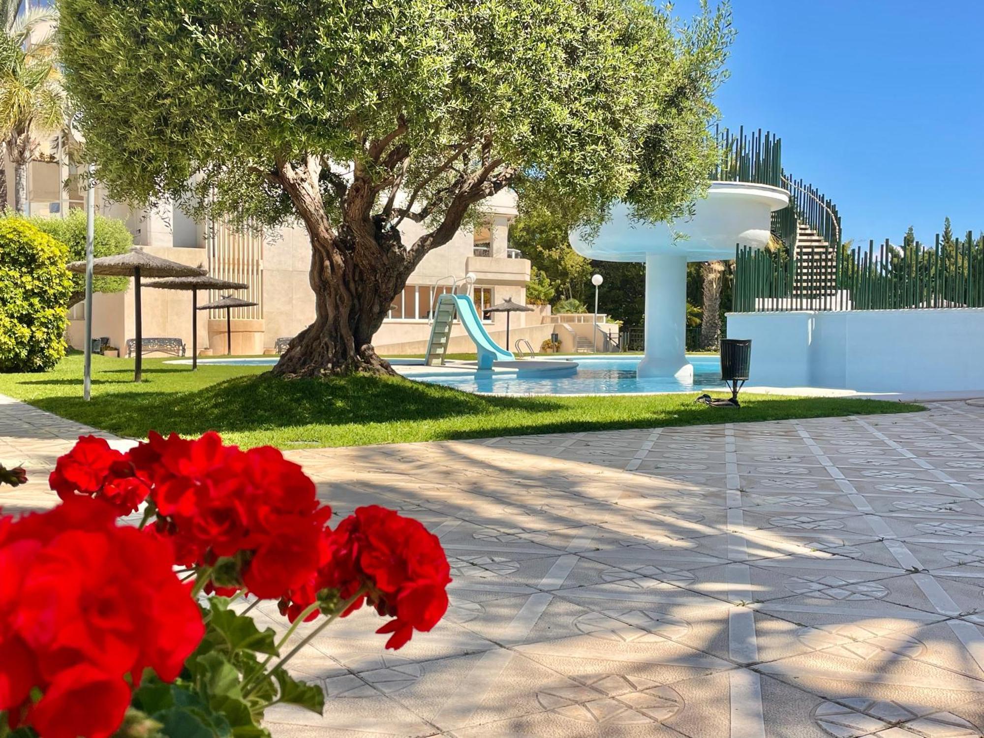Large Relaxed Terrace, Golf Views